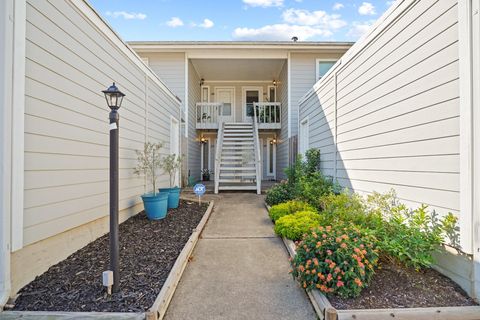 Photo of 39 Hideaway Drive, Friendswood, TX 77546 (MLS # 63606617)