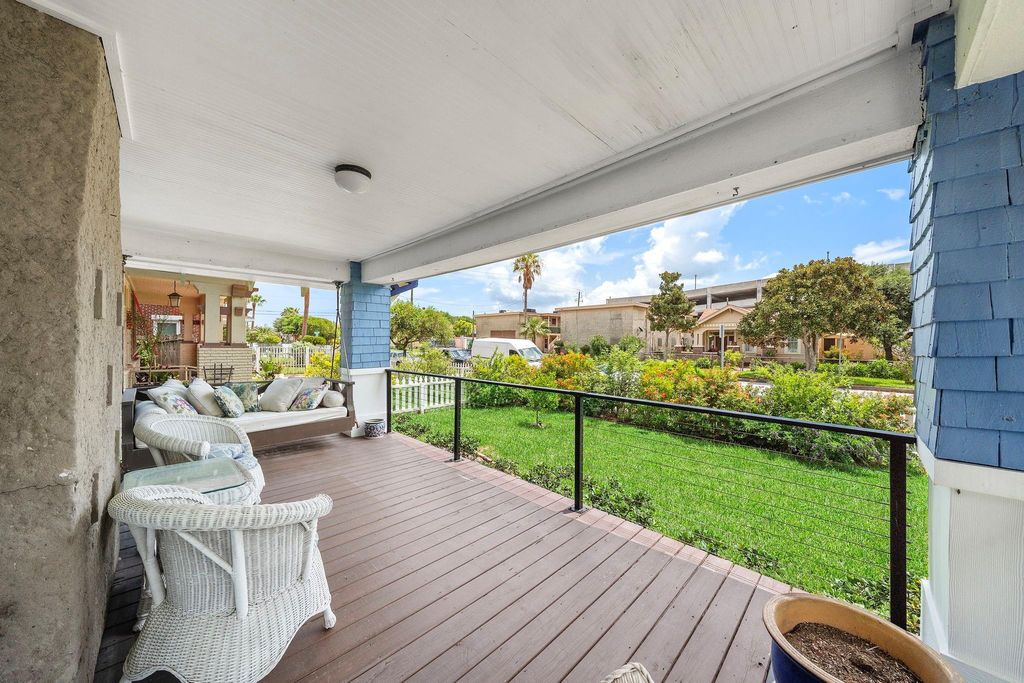 Photo of 3212 Avenue R 1/2, Galveston, TX 77550 (MLS # 34645782)