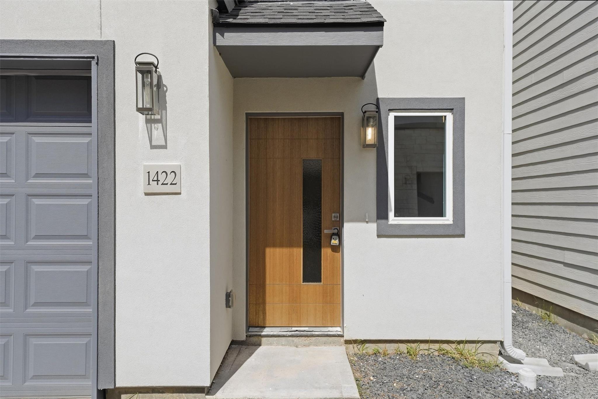 1422 W 34th 1/2 Street