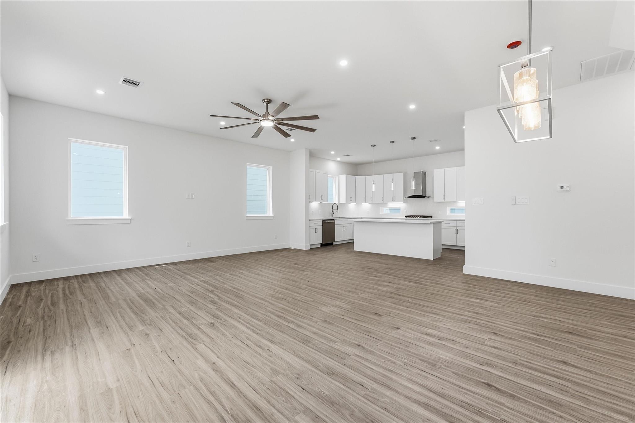 1422 W 34th 1/2 Street