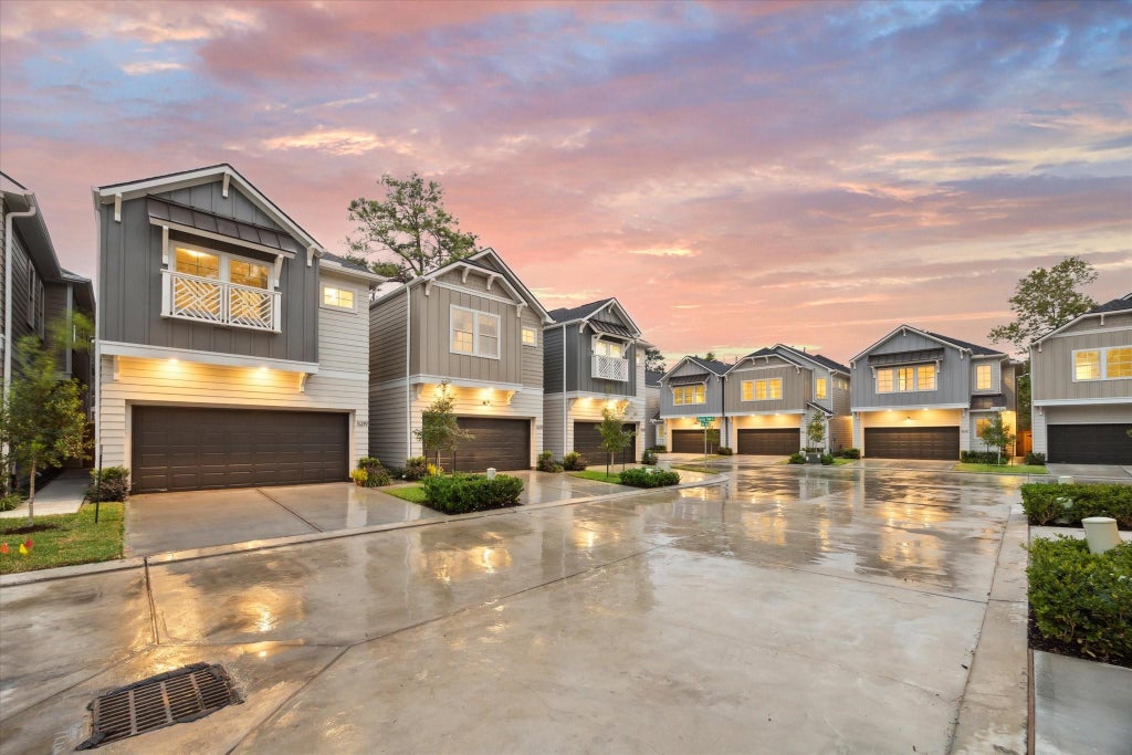 Photo of 5215 Amber Sunrise Drive Dr, Houston, TX 77018 (MLS # 65399568)