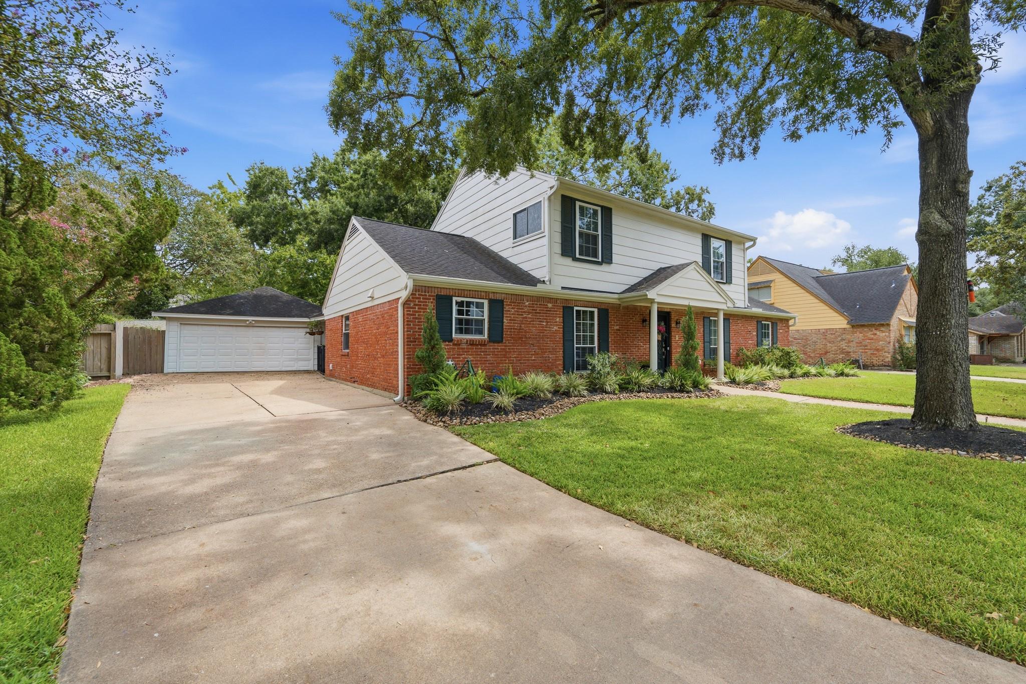 814 Forest Lake Drive