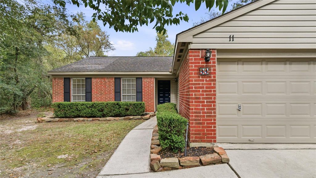 Photo of 11 Hasting Oak Court, The Woodlands, TX 77381 (MLS # 7049379)