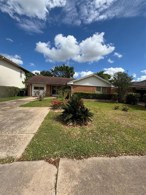 Photo of 2630 Tidewater Drive, Houston, TX 77045 (MLS # 78643343)