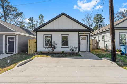 Photo of 846 Omeara, Montgomery, TX 77316 (MLS # 94956556)