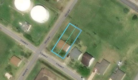 Photo of 302 S Avenue F, Freeport, TX 77541 (MLS # 33971393) Photo of 302 S Avenue F, Freeport, TX 77541 (MLS # 33971393)