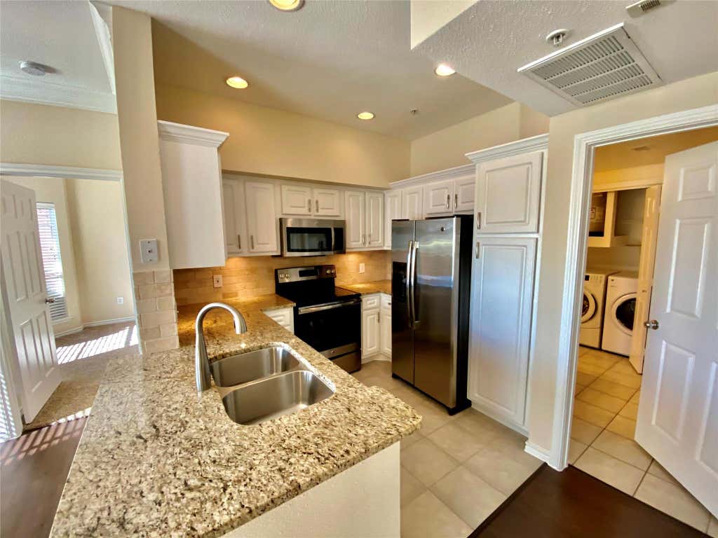 Photo of 2350 Westcreek Lane #2205, Houston, TX 77027 (MLS # 55886001)