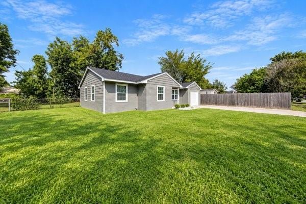 Photo of 201 Inwood Ln LN, Highlands, TX 77562 (MLS # 41604873)