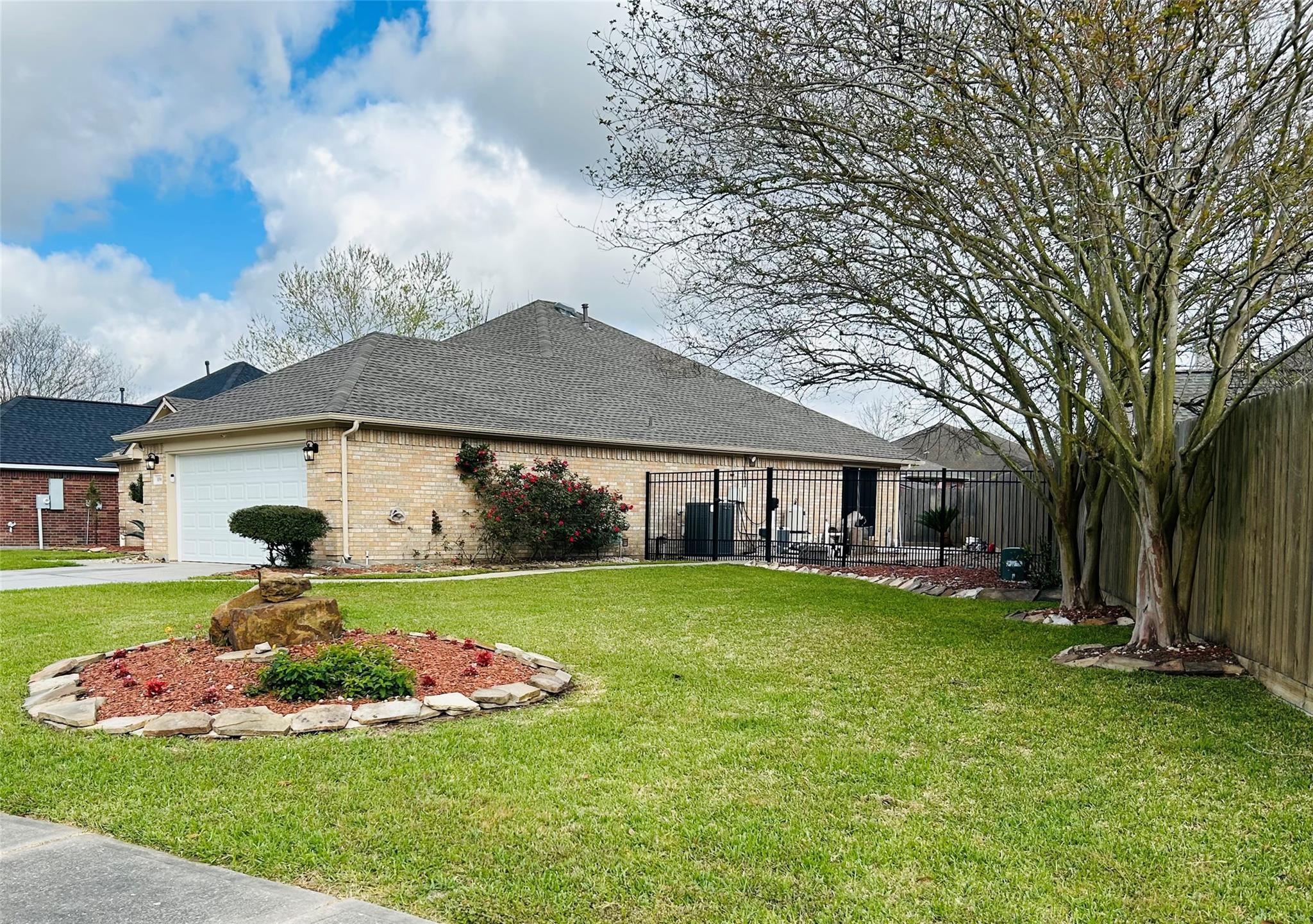 1096 Gladstone Drive