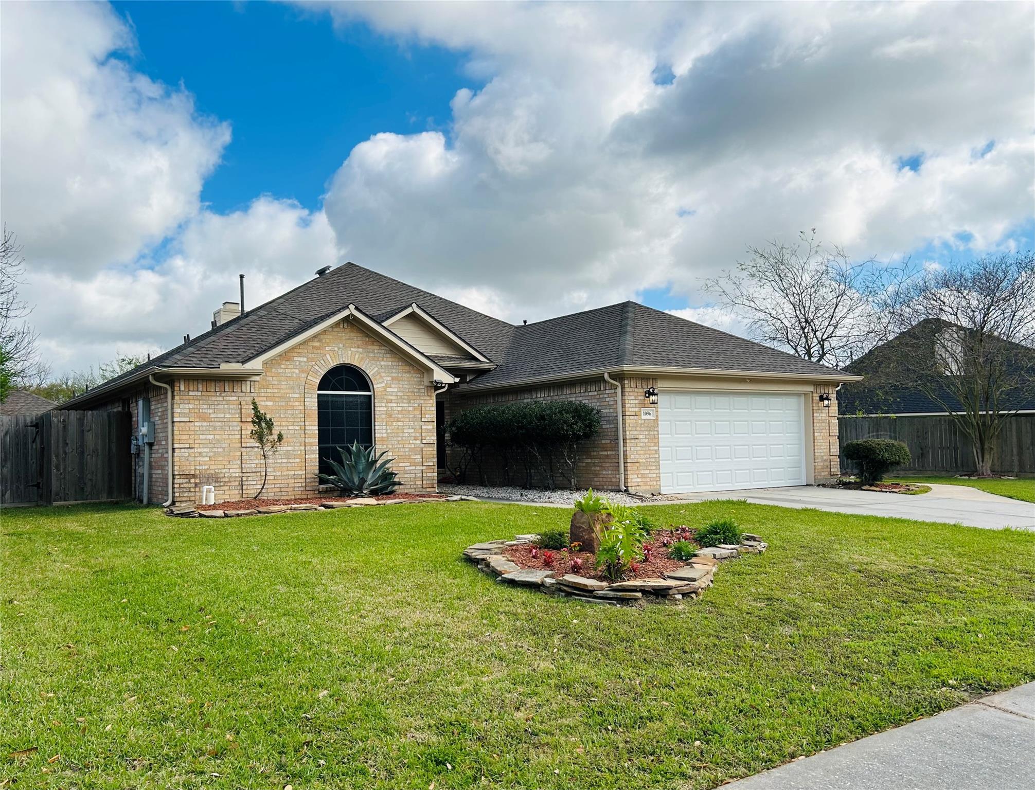 1096 Gladstone Drive