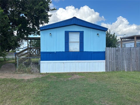 Photo of 2519 Oyster Creek Bend Bnd, Oyster Creek, TX 77541 (MLS # 22549789)