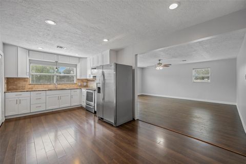 Photo of 6918 Irvington Boulevard #B, Houston, TX 77022 (MLS # 14700171)