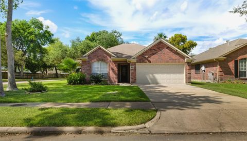 Photo of 16830 Needle Ridge Court, Sugar Land, TX 77498 (MLS # 73348045) Photo of 16830 Needle Ridge Court, Sugar Land, TX 77498 (MLS # 73348045)