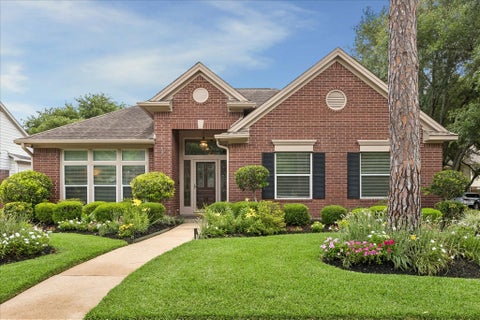 Photo of 13902 Mill Garden Court, Houston, TX 77059 (MLS # 38610573)