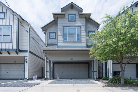 Photo of 4610 Center Street, Houston, TX 77007 (MLS # 91284392)