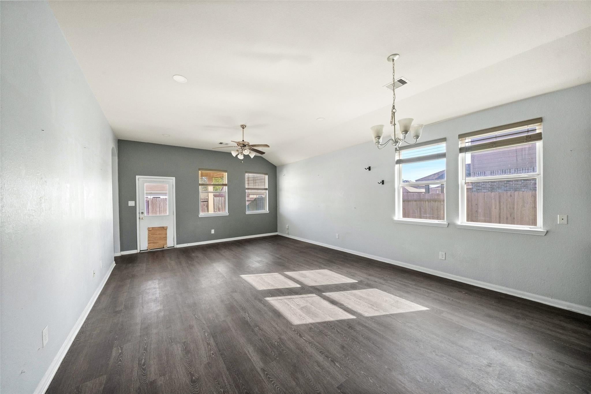 15137 Meadow Glen S