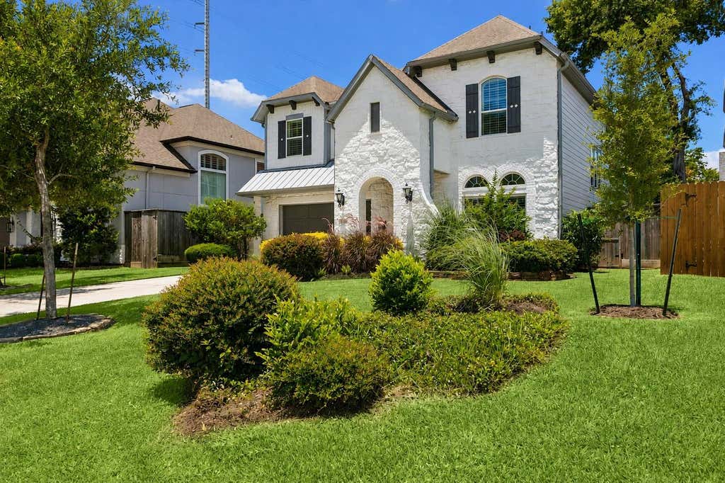 Photo of 1360 Chippendale Road, Houston, TX 77018 (MLS # 56146672)