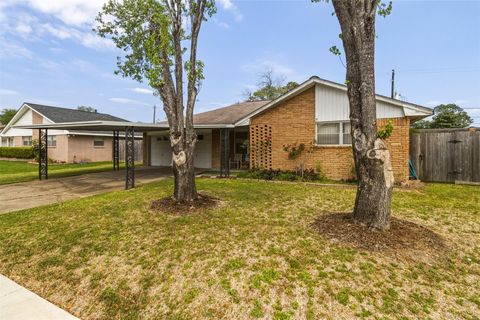 1605 Marlock Ln Pasadena TX 77502