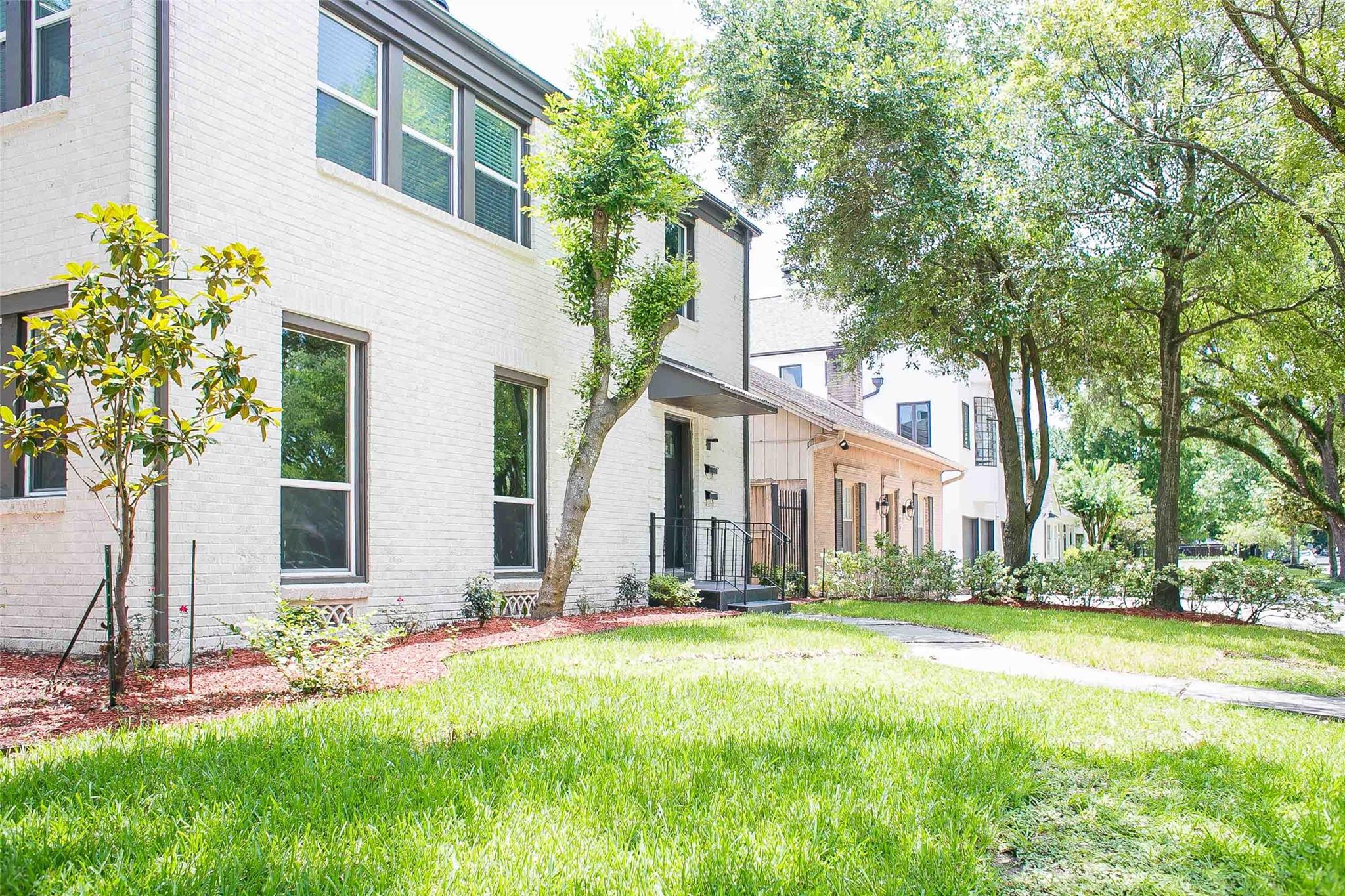 2301 Albans Road