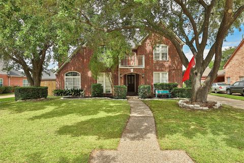 Homes For Sale - 15742 Sweetwater Creek Drive<br/> Houston, TX 77095