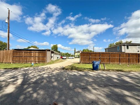 Photo of 15322 Paul Road, Sugar Land, TX 77498 (MLS # 68338990)