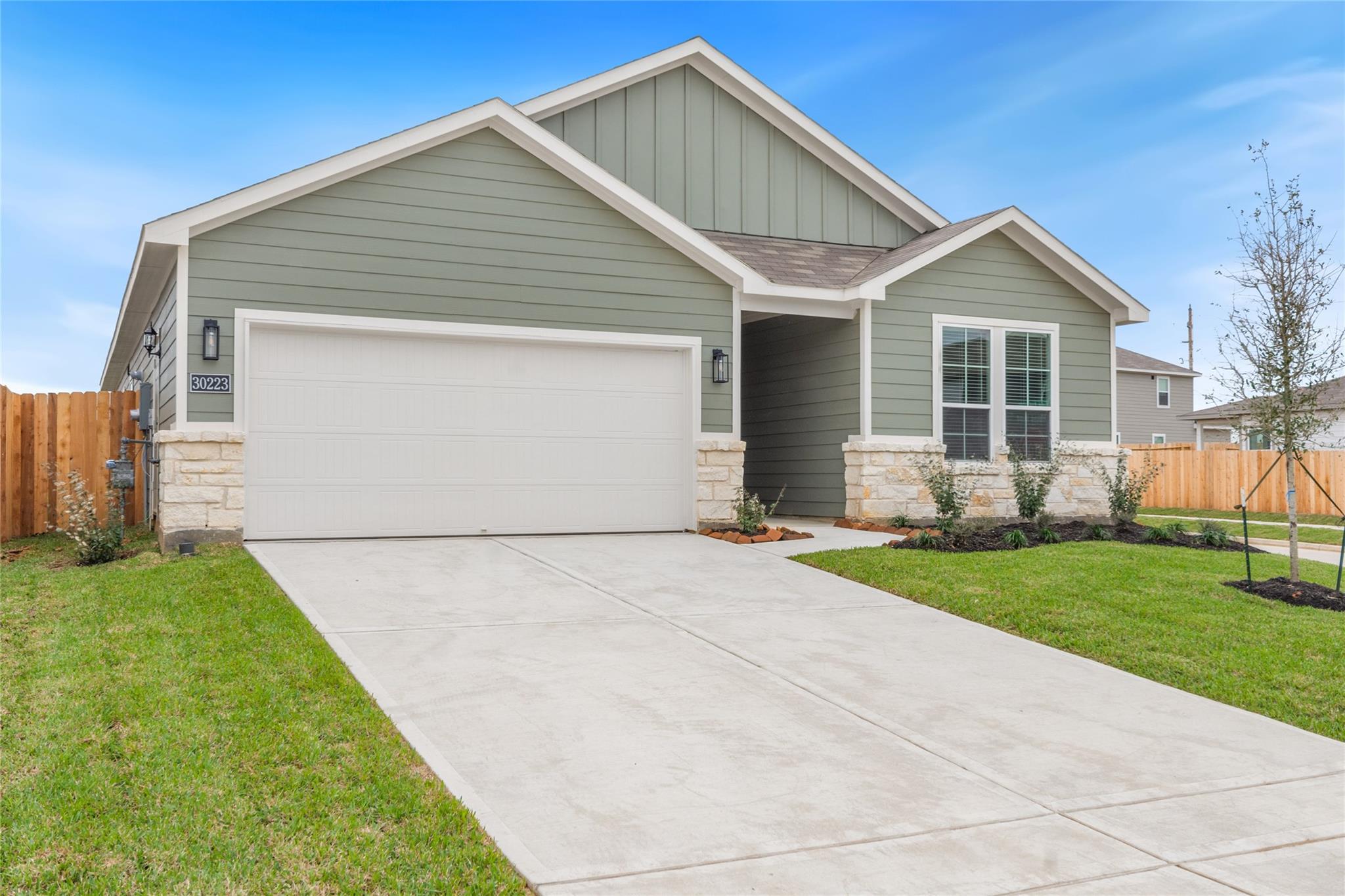 30223 Fledged Wing Drive