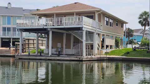 Photo of 16528 Tortuga Way, Jamaica Beach, TX 77554 (MLS # 14803323)