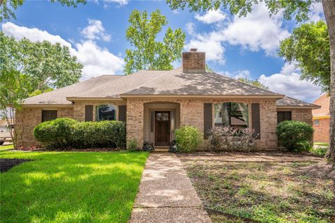 Homes For Sale - 18315 Forest Town Drive<br/> Houston, TX 77084