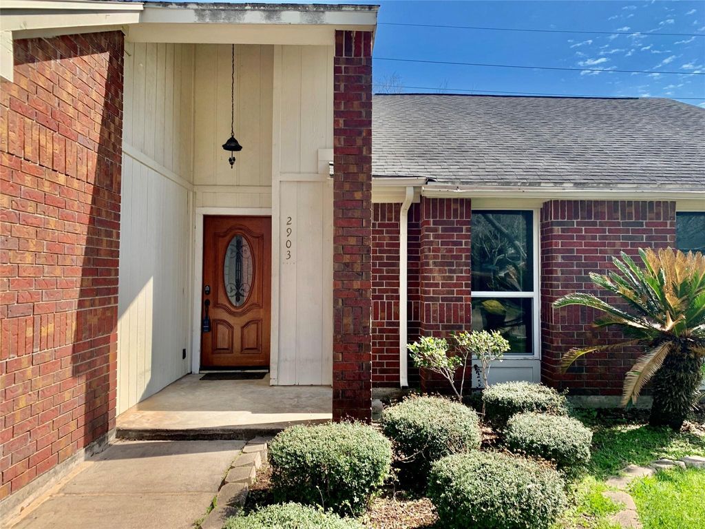 Photo of 2903 Bentley Court, Pearland, TX 77584 (MLS # 58261512)