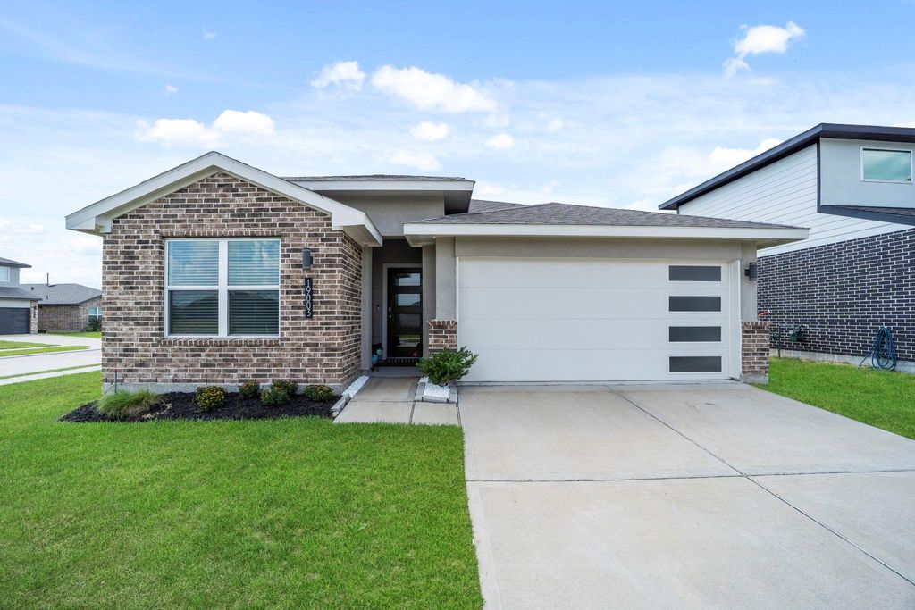 Photo of 19003 Denstone Cliff Way, Richmond, TX 77407 (MLS # 89979197)
