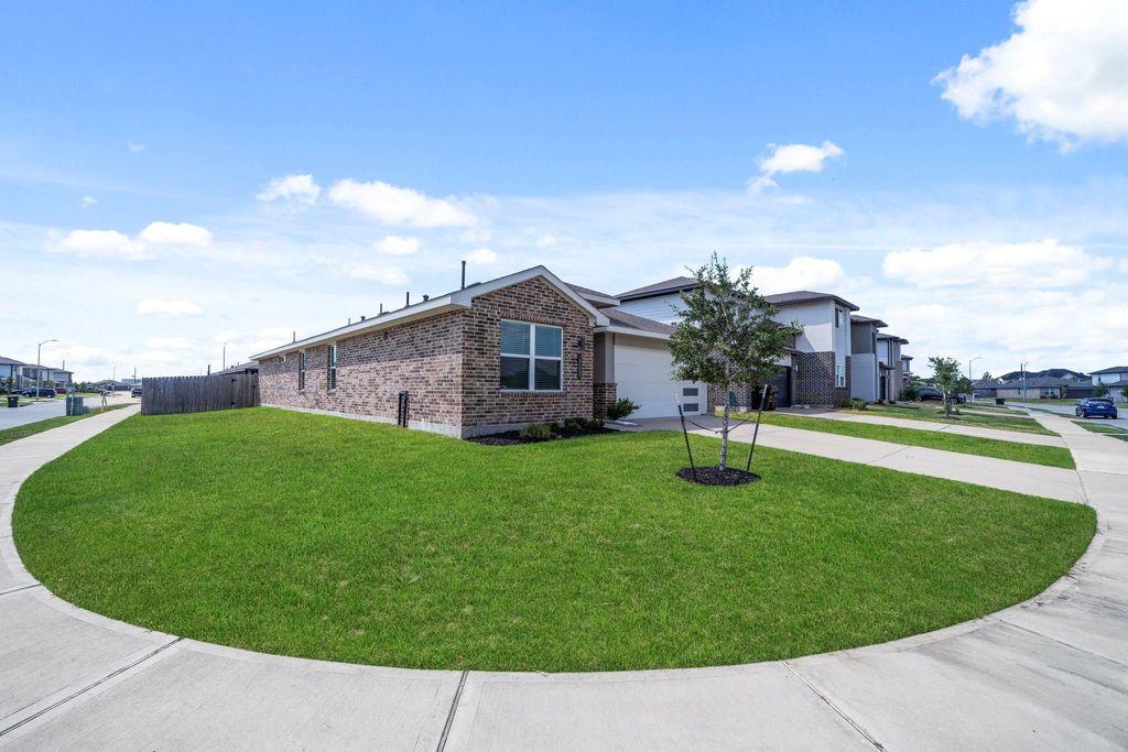 Photo of 19003 Denstone Cliff Way, Richmond, TX 77407 (MLS # 89979197)