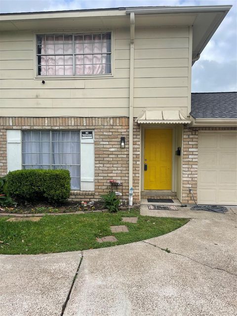 17119 Blackhawk Boulevard Friendswood TX 77546