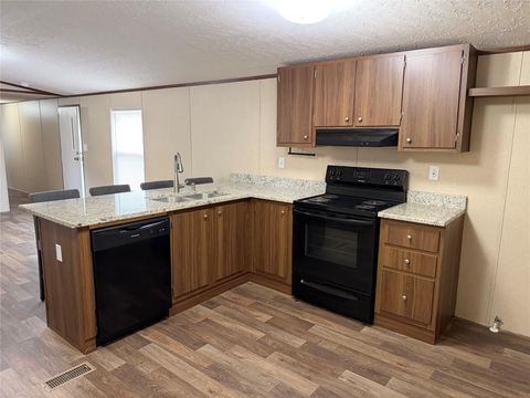 Photo of 152 Wellington, Livingston, TX 77351 (MLS # 70464307)