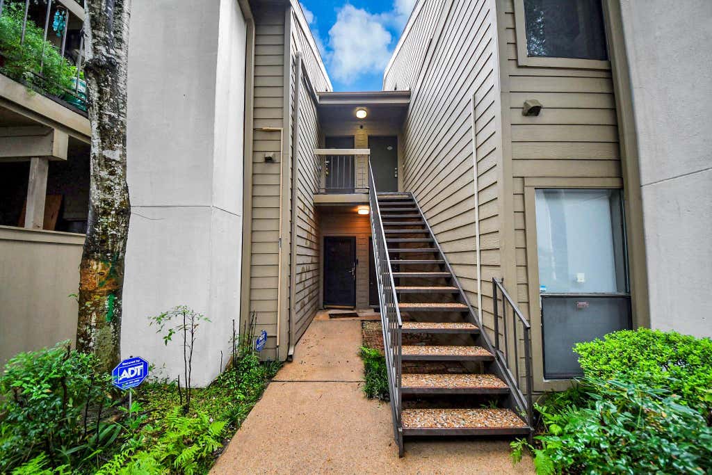 Photo of 10051 Westpark Drive #272, Houston, TX 77042 (MLS # 10203707)
