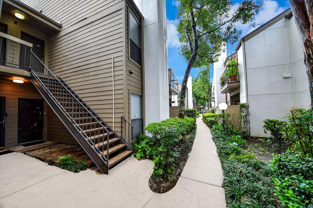 Photo of 10051 Westpark Drive #272, Houston, TX 77042 (MLS # 10203707)