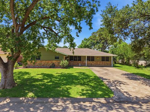 Photo of 2013 18th Avenue N, Texas City, TX 77590 (MLS # 35437863)