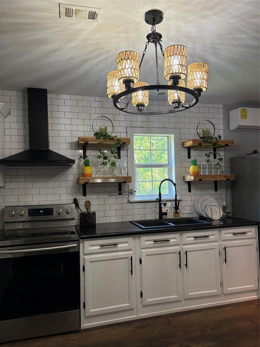 Photo of 51 N Winter Creek, Cleveland, TX 77328 (MLS # 34473107)