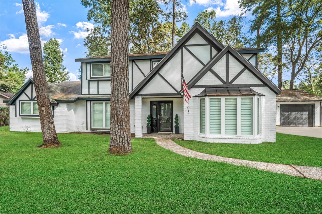 Photo of 1303 Mustang Trail, Houston, TX 77339 (MLS # 25366320)
