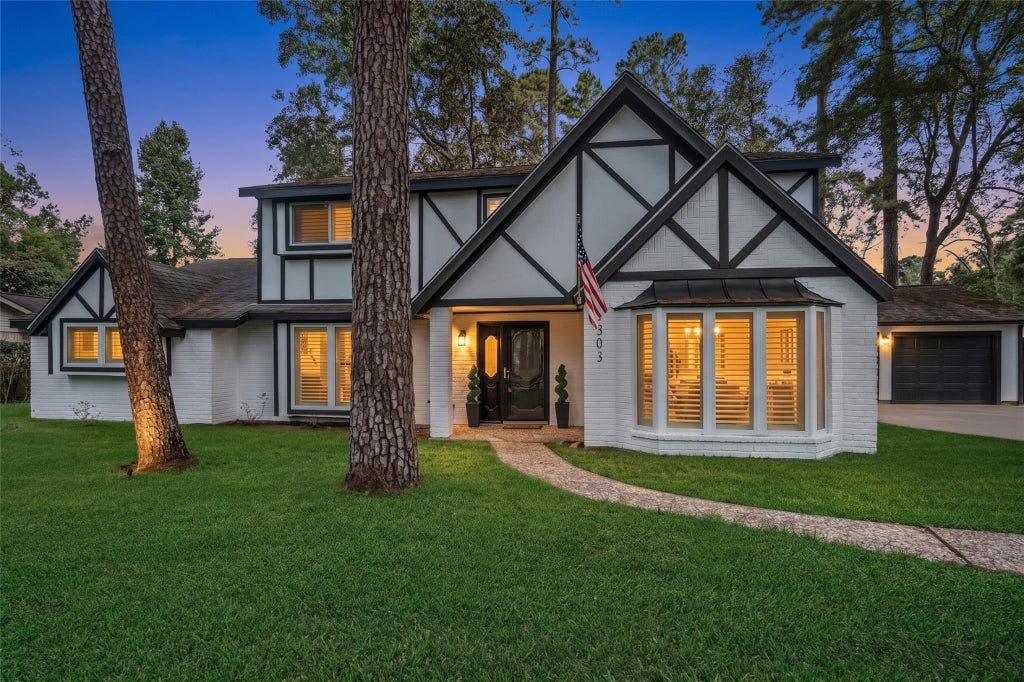 Photo of 1303 Mustang Trail, Houston, TX 77339 (MLS # 25366320)