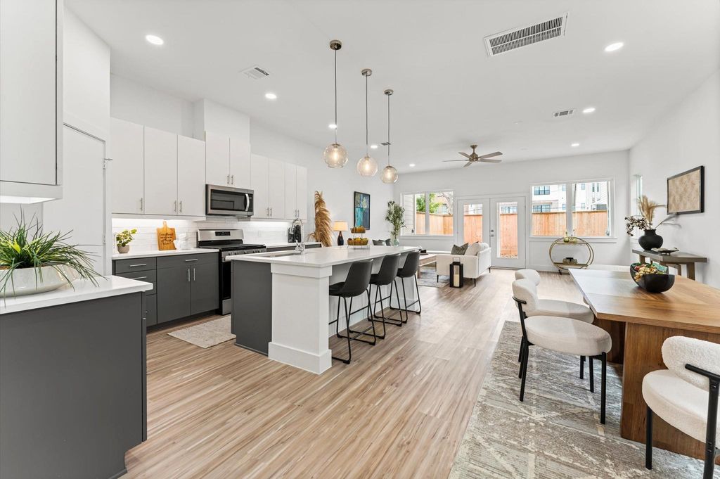 Photo of 2111 Holman Street, Houston, TX 77004 (MLS # 42796917)