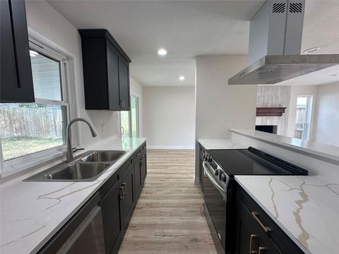 Photo of 5026 Court Road, Houston, TX 77053 (MLS # 96160263)