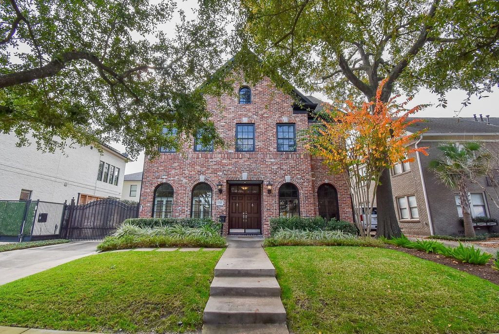 Photo of 1745 Hawthorne Street, Houston, TX 77098 (MLS # 54766180)