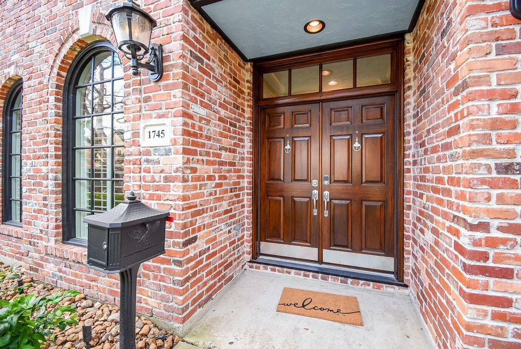 Photo of 1745 Hawthorne Street, Houston, TX 77098 (MLS # 54766180)