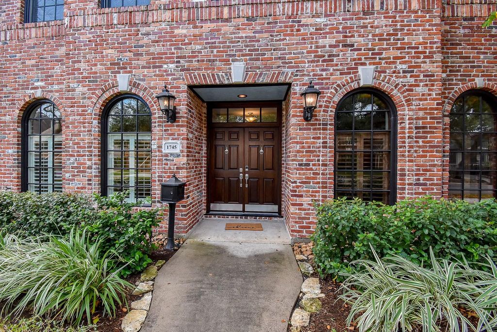 Photo of 1745 Hawthorne Street, Houston, TX 77098 (MLS # 54766180)