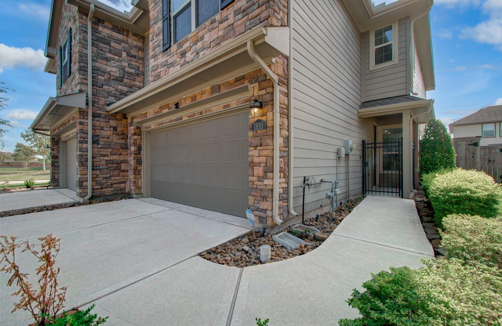 1810 Vogel Prairie Way