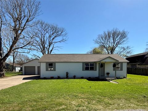 111 4th Street Brazoria TX 77422