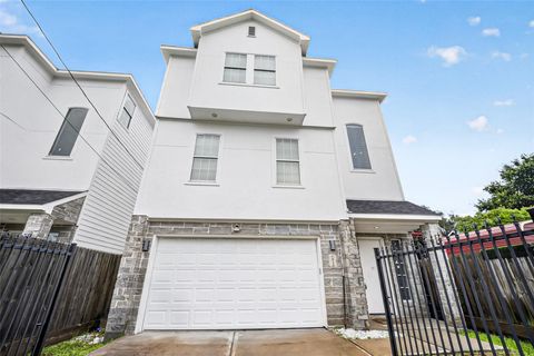Photo of 7814 De Priest Street, Houston, TX 77088 (MLS # 42988110)
