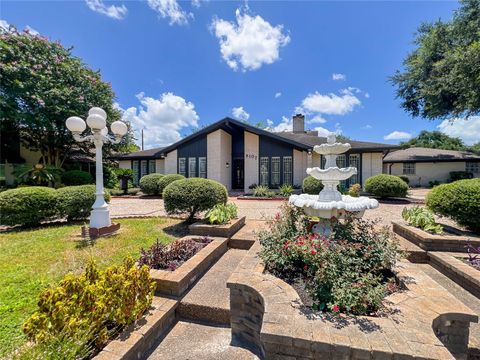 Photo of 8107 S Braeswood Boulevard, Houston, TX 77071 (MLS # 72057617) Photo of 8107 S Braeswood Boulevard, Houston, TX 77071 (MLS # 72057617)