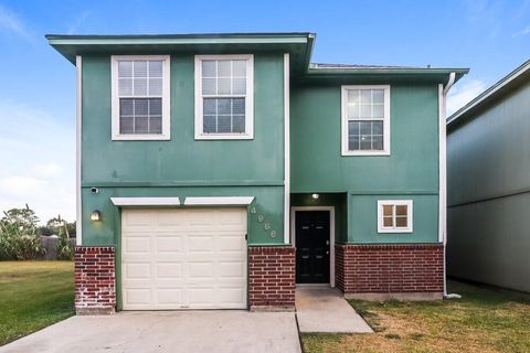 Photo of 4966 N Cancun Drive, Houston, TX 77045 (MLS # 74698476)