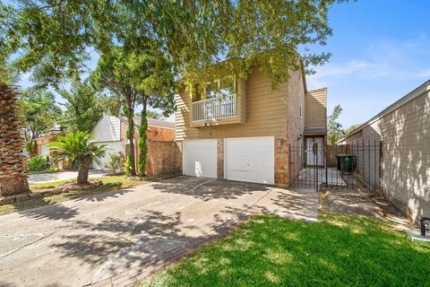 Photo of 12104 Burdine Street, Houston, TX 77035 (MLS # 17429880)
